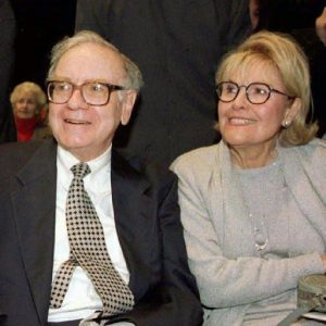 Warren Buffett Wife & Her Influence on His Lifestyle