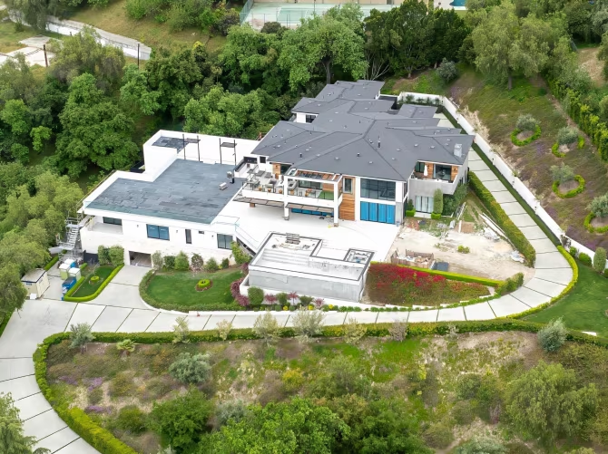 Priyanka Chopra House: Address | Interior | Cars | News